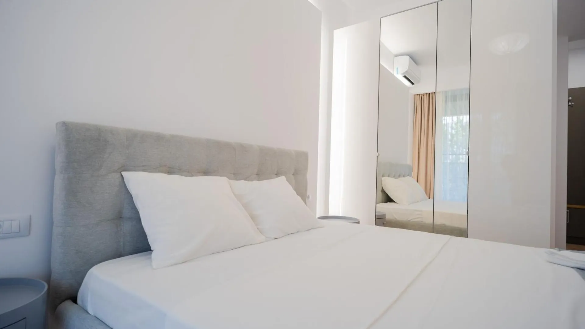 Amazing View Apartments - Iuliu Maniu & Politehnica Park Bucharest