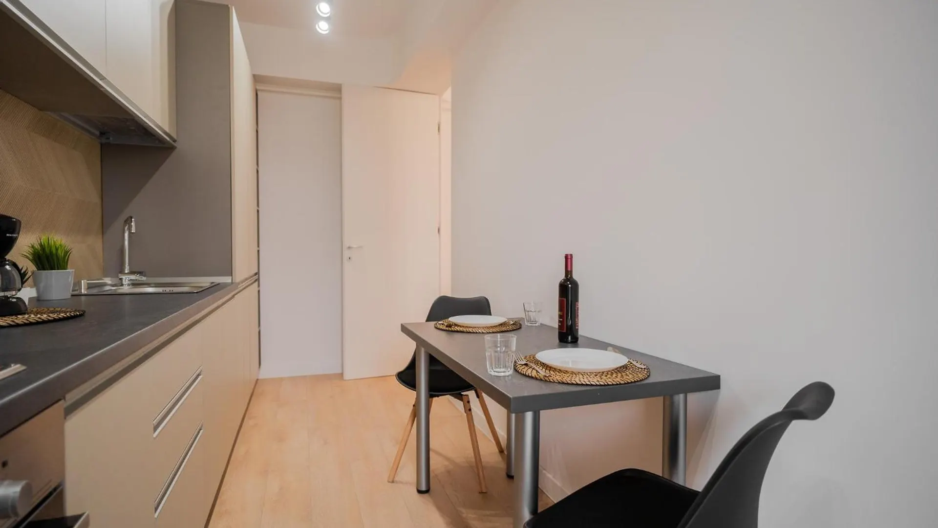 Amazing View Apartments - Iuliu Maniu & Politehnica Park Bucharest Romania