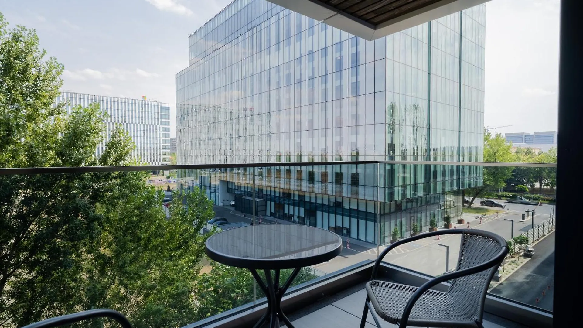 Amazing View Apartments - Iuliu Maniu & Politehnica Park Bucharest 0*,