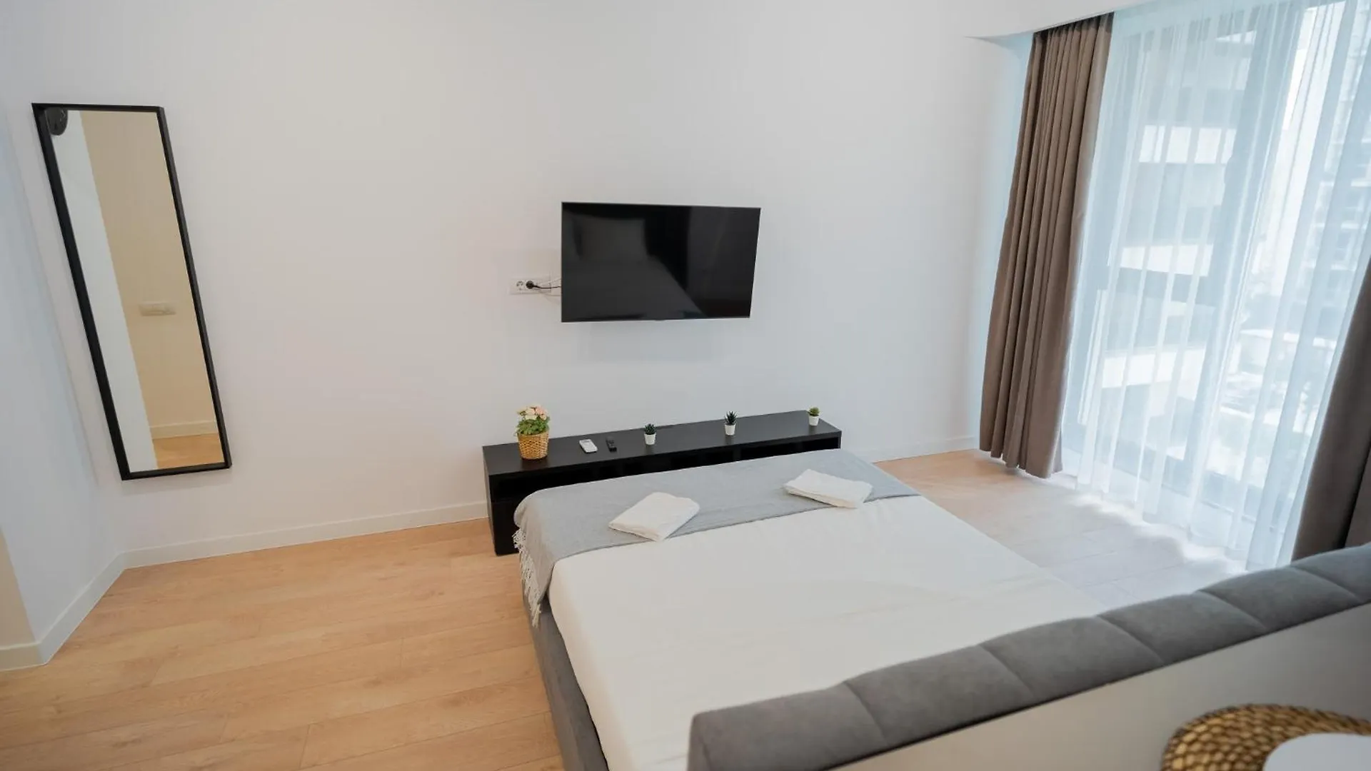 Amazing View Apartments - Iuliu Maniu & Politehnica Park Bucharest