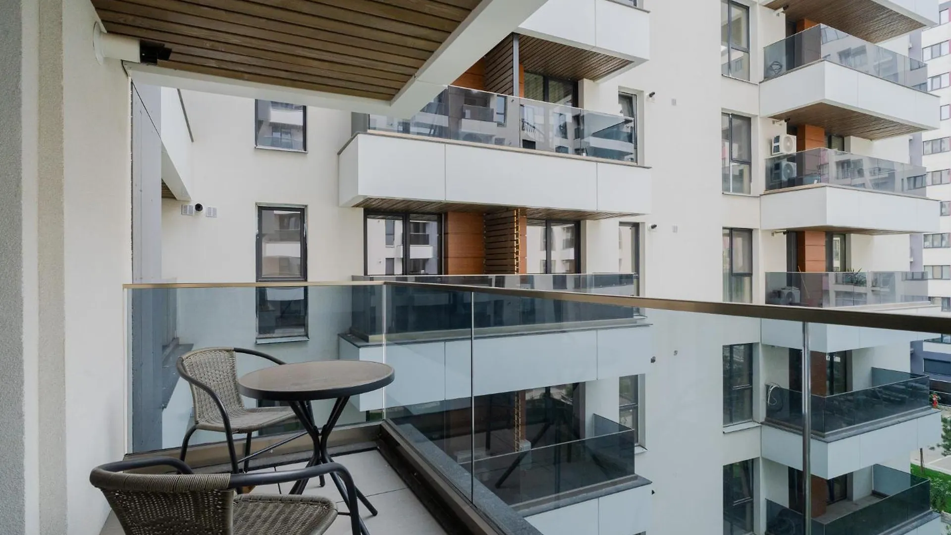 Amazing View Apartments - Iuliu Maniu & Politehnica Park Bucharest