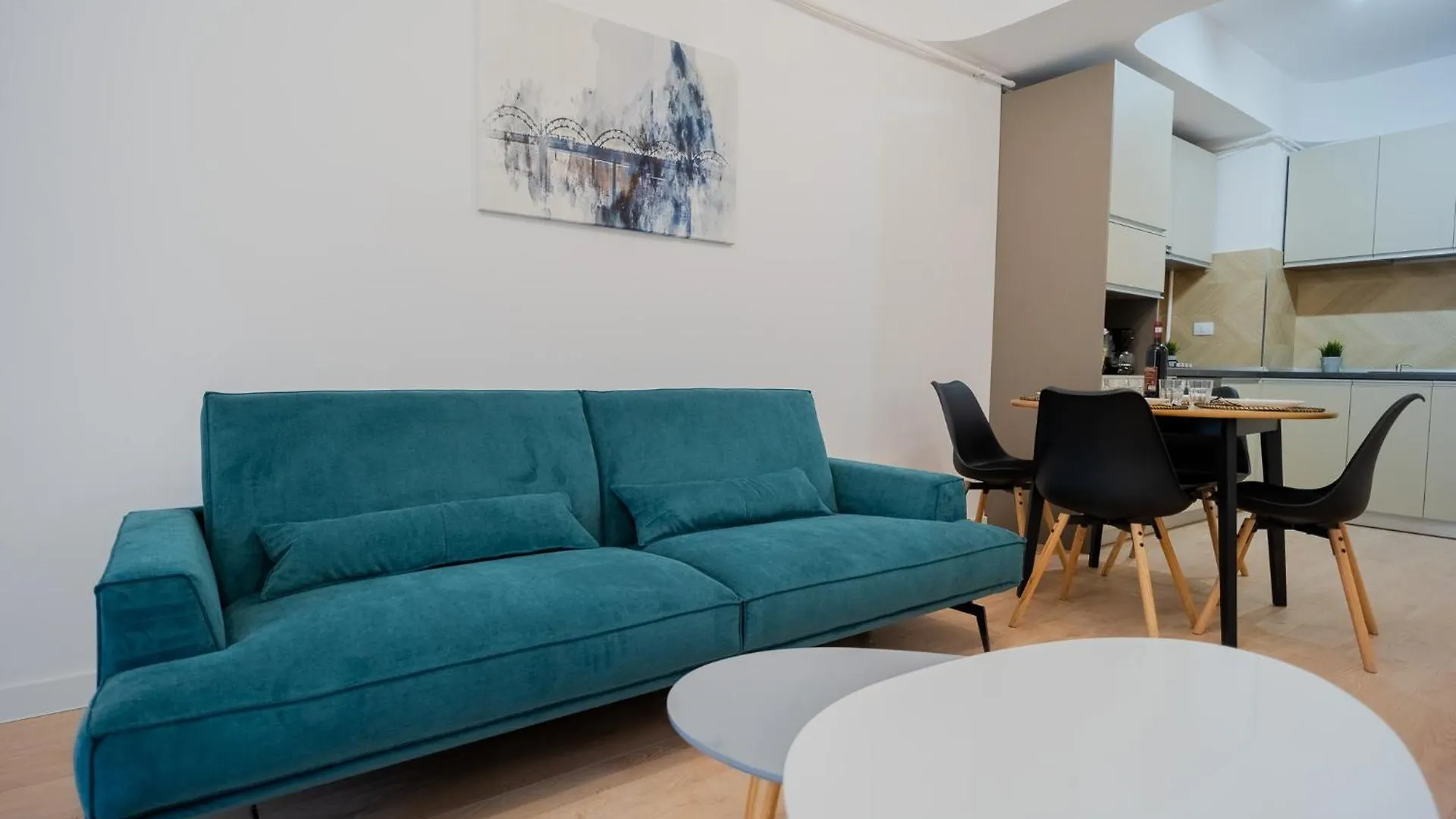 Amazing View Apartments - Iuliu Maniu & Politehnica Park Bucharest