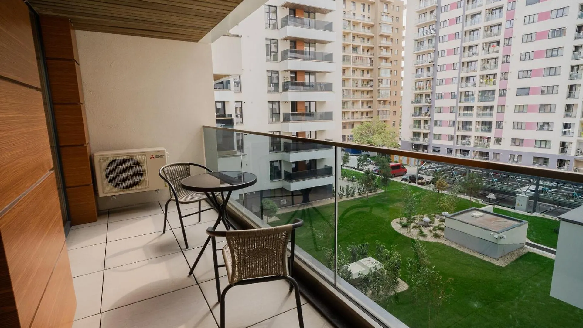 Amazing View Apartments - Iuliu Maniu & Politehnica Park Bucharest
