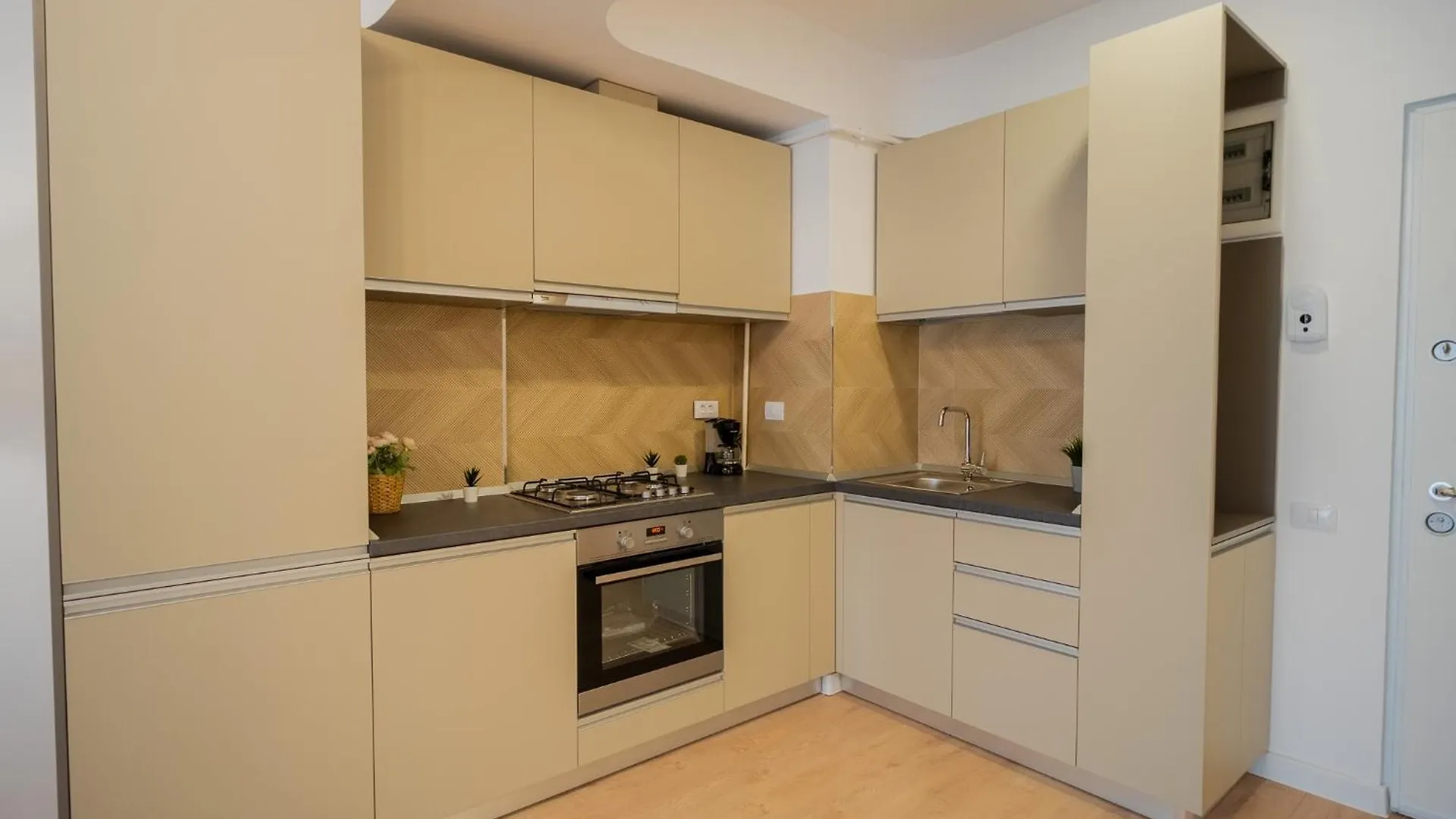 Amazing View Apartments - Iuliu Maniu & Politehnica Park Bucharest 0*,