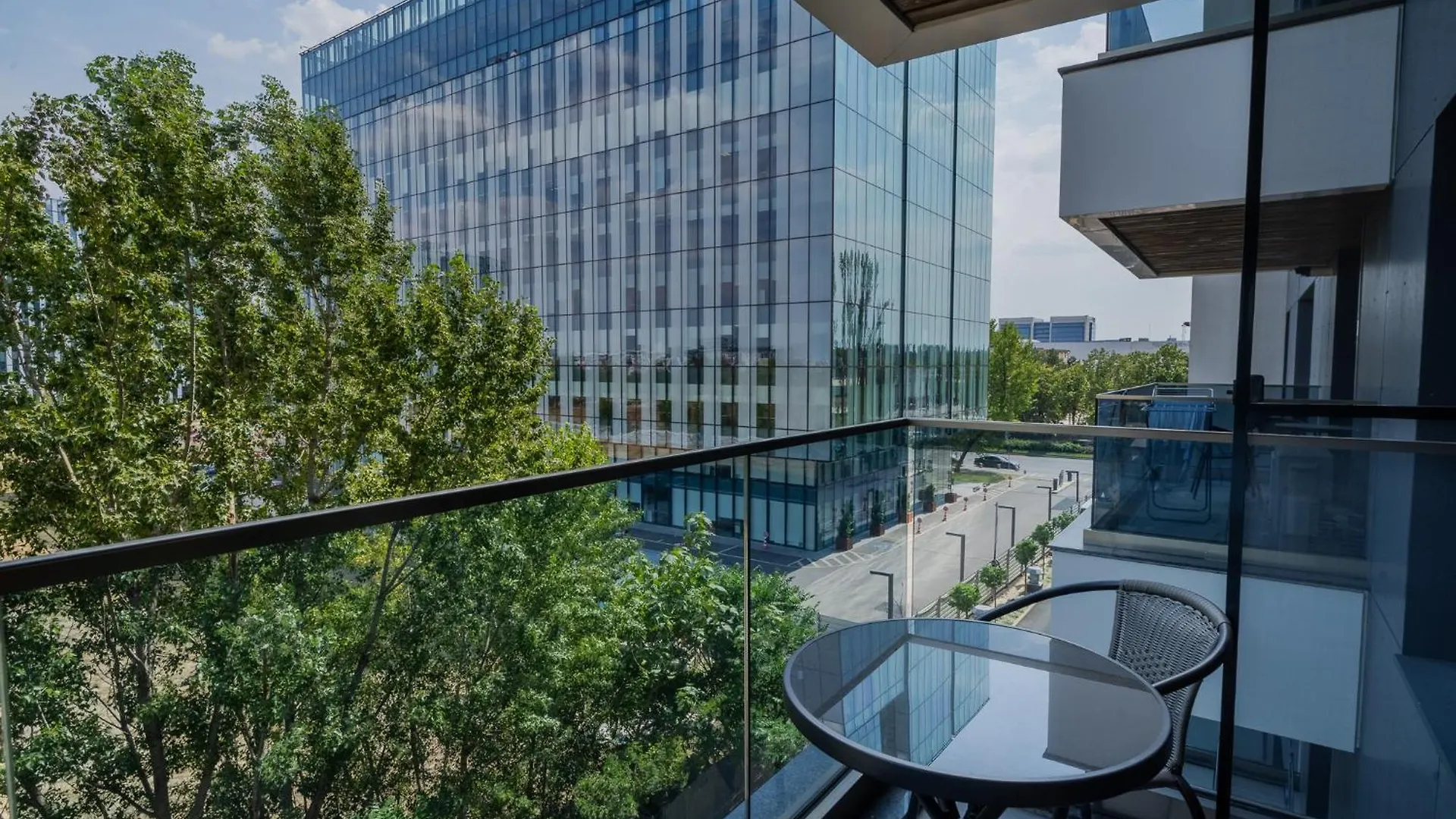 Amazing View Apartments - Iuliu Maniu & Politehnica Park Bucharest