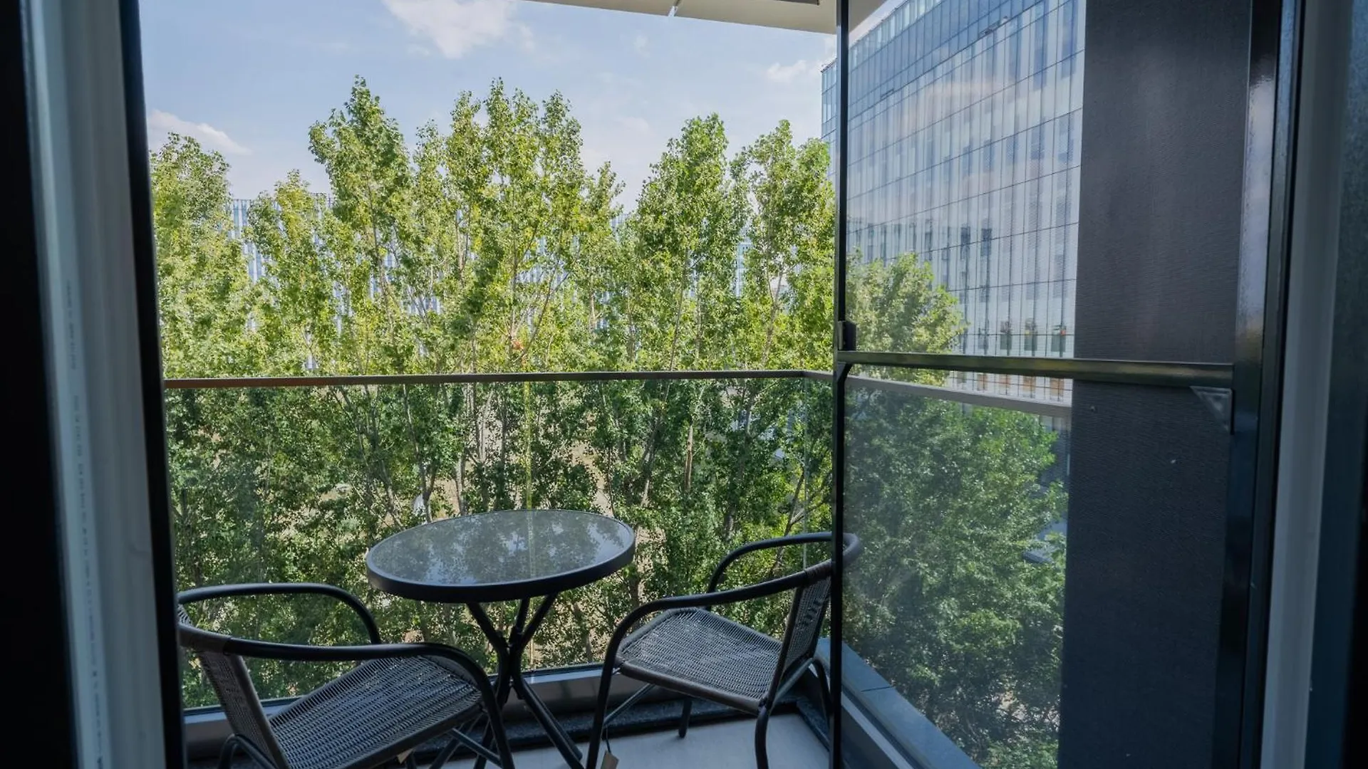 Amazing View Apartments - Iuliu Maniu & Politehnica Park Bucharest