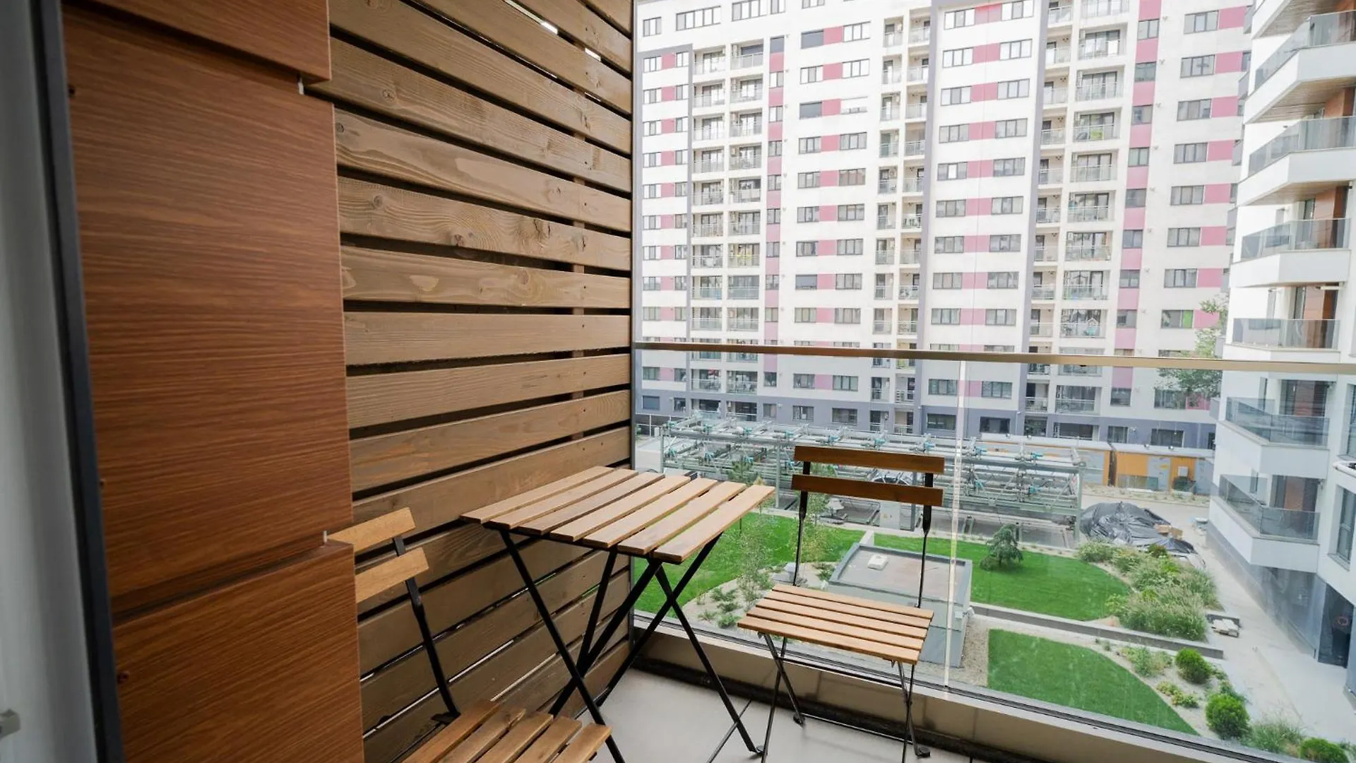 Amazing View Apartments - Iuliu Maniu & Politehnica Park Bucharest 0*,